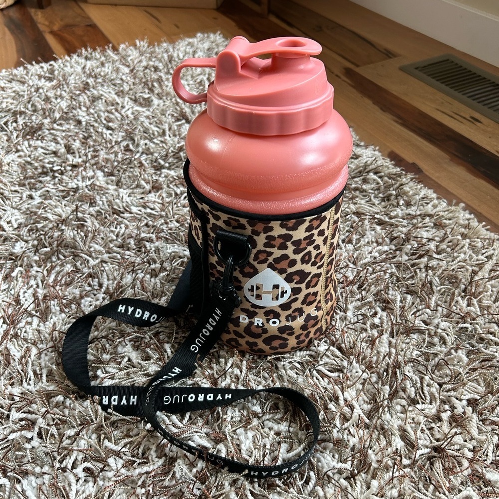 Hydrojug Bottle and Neoprene Sleeve Pink/Cheetah